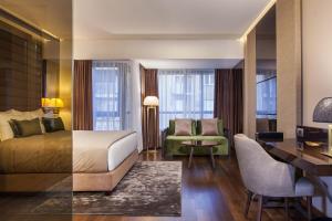 Posezení v ubytování SAINT TEN Boutique Hotel, Small Luxury Hotels + 37 fotografií