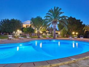 The swimming pool at or close to Baroque Bliss Luxurious Villa Még 32 kép