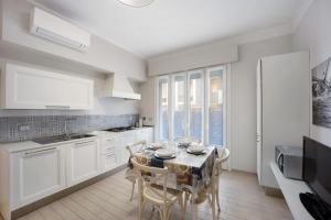 Kuchyňa alebo kuchynka v ubytovaní Victoria Apartments Acquarius
