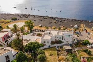 Gallery image of Stromboli Central Family Apartment - 3 Double Rooms in Stromboli