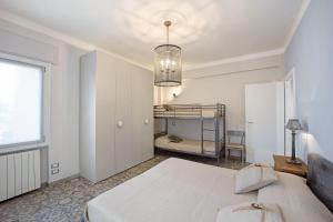 A bed or beds in a room at Victoria Apartments Maiolica