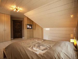 Кровать или кровати в номере Classy Holiday Home in Aartrijke with Private Swimming Pool
