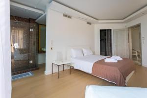 Posteľ alebo postele v izbe v ubytovaní Sapphire Luxury Villa + 28 fotografií