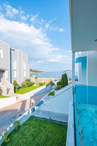 Bazén v ubytovaní Sapphire Luxury Villa alebo v jeho blízkosti