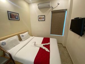 Postel nebo postele na pokoji v ubytování Hotel Sangeeth Palace