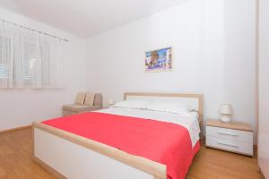 Postel nebo postele na pokoji v ubytování Apartment Ana Chill in Bast