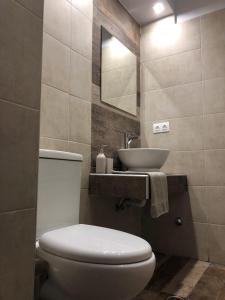 A bathroom at Aitherial Summer House