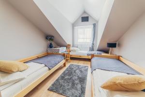Posteľ alebo postele v izbe v ubytovaní Gościniec pod Lilijką