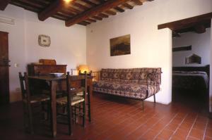 a living room with a couch and a table at Ca' le Suore in Cagli