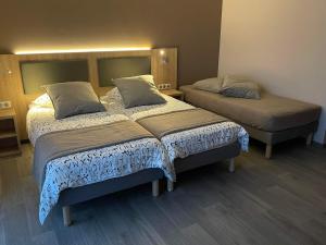 Postel nebo postele na pokoji v ubytování Hôtel MAAS