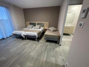 Postel nebo postele na pokoji v ubytování Hôtel MAAS