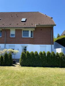 a red brick house with a red roof at Ferienwohnung Andres in Wees