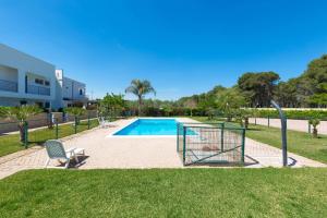 a golf ball in a basket next to a swimming pool at Appartamento Cristallo by BarbarHouse in Torre Lapillo