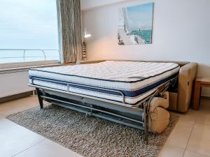Ліжко або ліжка в номері Cosy Studio with Sea View in Ostend
