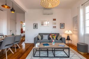 Zona de estar de Superbe appartement plein de charme à 5min de la plage