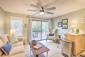 Galeriebild der Unterkunft Coastal Condo with Pool and Direct Beach Access! in Hilton Head Island