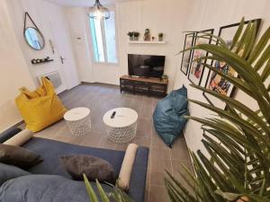 TV a/nebo společenská místnost v ubytování GregBnb - Centre Ancien - T2 style loft