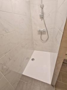 Koupelna v ubytování GregBnb - Centre Ancien - T2 style loft