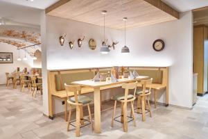 麦克斯哈德酒店餐厅或其他用餐的地方