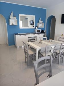 A kitchen or kitchenette at VILLA LUDO a ZAMBRONE TROPEA