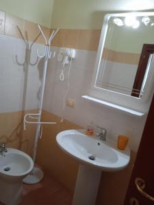 Vonios kambarys apgyvendinimo įstaigoje Riu Perdosu