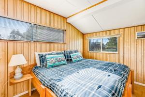 Sommers' Cabin tesisinde bir odada yatak veya yataklar
