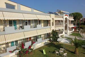 an aerial view of the courtyard of a building at Mavridis Rooms 2 in Nikiti