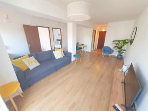 A television and/or entertainment centre at Apartamento Arenal II