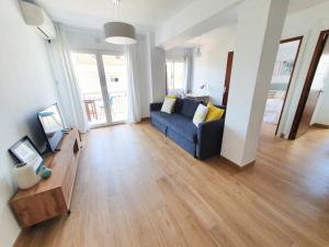 A television and/or entertainment centre at Apartamento Arenal II
