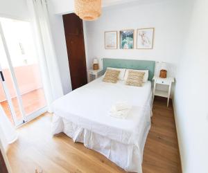 A bed or beds in a room at Apartamento Arenal II