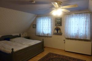 A bed or beds in a room at Ferienwohnung Haus Anne