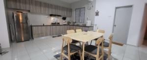 Majoituspaikan Imanz Homestay 3 Bedroom & 3 Bathroom keittiö tai keittotila