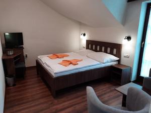 Postel nebo postele na pokoji v ubytování Hotel Flora
