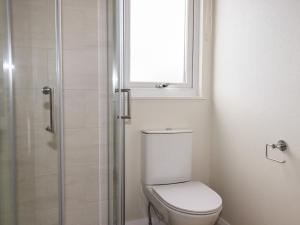 Vannituba majutusasutuses Acorn Lodge +5 fotot