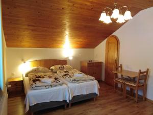 Posteľ alebo postele v izbe v ubytovaní Apartmány Šmika