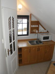 Kuchyňa alebo kuchynka v ubytovaní Apartmány Šmika