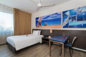 a hotel room with a bed and a desk with a table at Pop Art Hotel CLC Puerto Mamonal Cartagena in Cartagena de Indias +29 photos