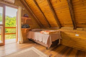 Ένα ή περισσότερα κρεβάτια σε δωμάτιο στο Cabanas Selau Canyons