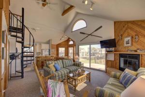 a living room with couches and a fireplace at Chillicothe in Salvo