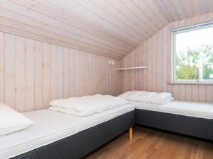 エーベルトフトにあるThree-Bedroom Holiday home in Ebeltoft 14のギャラリーの写真