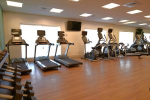Fitness centrum a/nebo fitness zařízení v ubytování Holiday Inn Express & Suites Onalaska - La Crosse Area by IHG