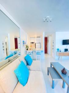 Gallery image of KASA Las Palmas OCEAN VIEW BEACHFRONT CONDO POOL in San Juan