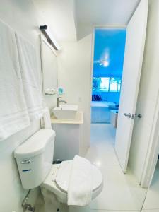 Gallery image of KASA Las Palmas OCEAN VIEW BEACHFRONT CONDO POOL in San Juan