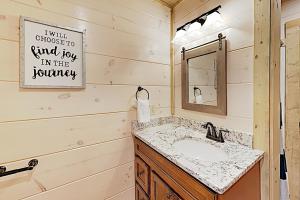 A bathroom at Bear Cove Falls