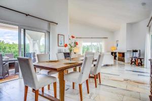 a dining room with a wooden table and chairs at Casa Janus in Carvoeiro