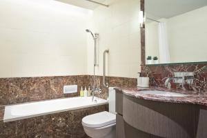 Somerset Bencoolen Singapore的一间浴室