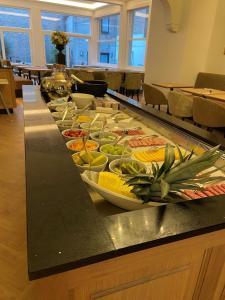 Makanan di atau berdekatan hotel
