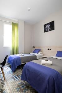 Postel nebo postele na pokoji v ubytování Purple Nest Hostel + 37 fotografií