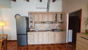 Kuchyň nebo kuchyňský kout v ubytování Apartmani Sirovica
