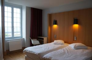 A bed or beds in a room at Hôtel-Restaurant Mont Sainte-Odile